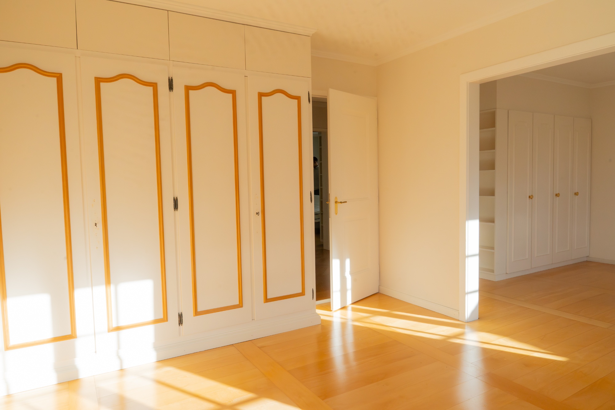 Schlafzimmer mit Garderoben