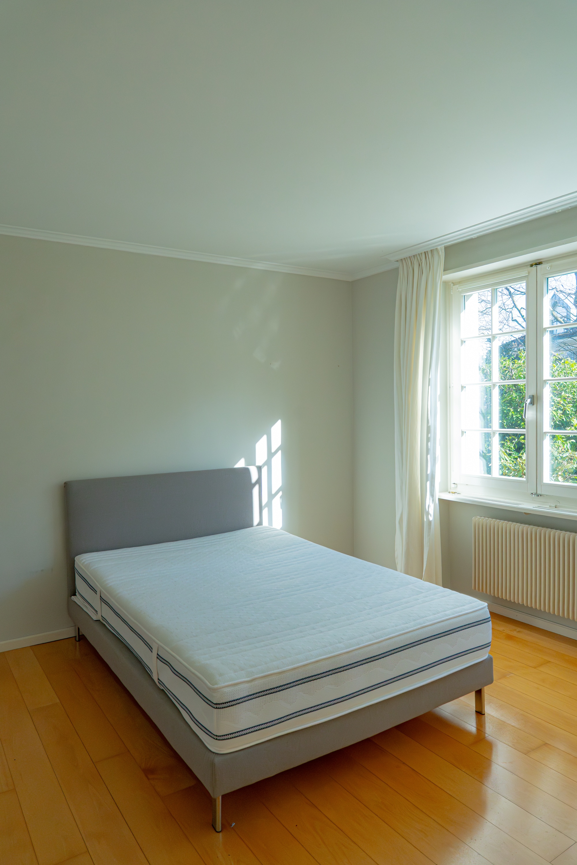 Schlafzimmer mit Bett