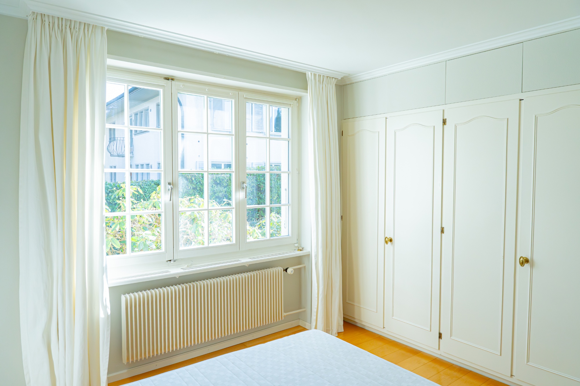 Schlafzimmer mit Einbauschrank