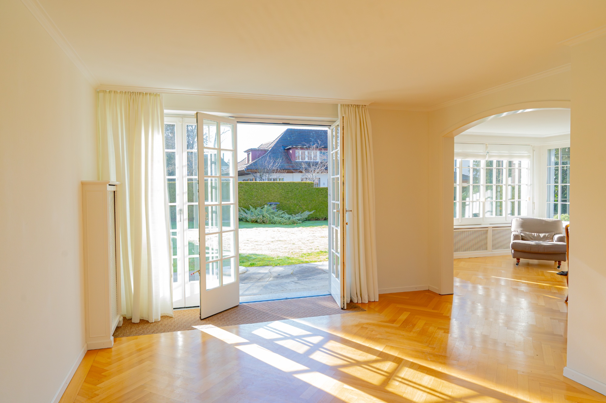 Wohnzimmer mit Gartentür